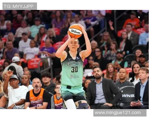 夸张!阿贾八年生涯四次MVP、三个总冠军、两个FMVP、三个DPOY 夸张!阿贾八年生涯四次MVP、三个总冠军、两个FMVP、三个DPOY