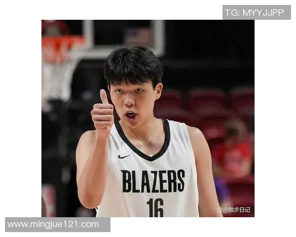 杨瀚森内线单打 自投自抢补篮得手